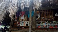 Deretan foto dan poster yang terdapat di salah satu rumah yang membuat saya tertarik