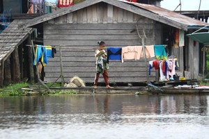 Desa Terapung di Tepi Danau Melintang Kalimantan