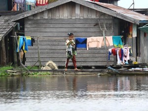 Desa Terapung di Tepi Danau Melintang Kalimantan
