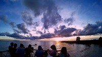 Jangan lewatkan momen matahari tenggelam di danau semayang