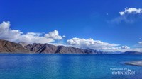 Biru air bertemu biru langit sama dengan Indah