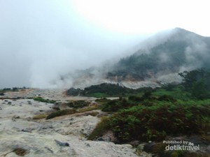 Destinasi Libur Long Weekend di Dieng: Kawah Sikidang