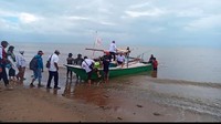Naik kapal dari Gosong Tebing Tinggi