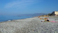 Pantai berbatu di Paola
