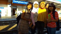 Menunggu kereta ke Paola