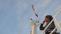 Petugas Kapal Bintang Laut Bakamla memantau GMT
