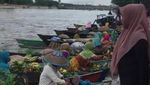 Di Banjarmasin, Orang Belanja ke Pasar Harus Pakai Perahu