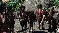 Batu-batu dikumpulkan untuk dibakar (foto:keken/detikTravel)