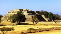 Monte Alban (sumber: en.wikipedia.org)
