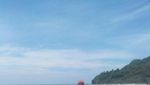 Di Pantai Ini, Turis Bisa Berenang di Sebelah Pesawat!