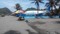 Pesawat di kolam renang