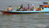 Aktivitas warga di Sungai Kayan