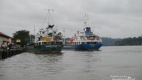 Aktifitas di pelabuhan Kayan I