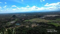 Keindahan landskap pemandangan alam di puncak gunung munara