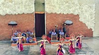 Atraksi tari Bali yang bisa kita nikmati di arena Amfitheatre