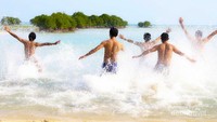 Melepas segala hasrat di pantai perawan.