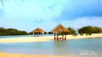 Birunya langit dan jernihnya pantai perawan.