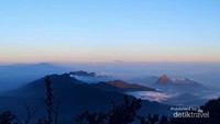 Pegunungan Kelud dari Puncak Gunung Welirang