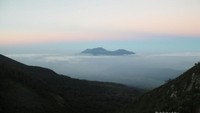 Puncak Gunung Pundak jika dilihat dari Welirang
