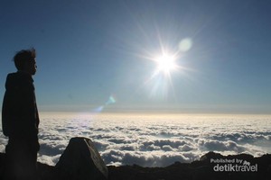 Dibuai Lautan Awan di Puncak Welirang