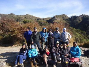 Dibuat Membisu Oleh Pemandangan di Gunung Lawu