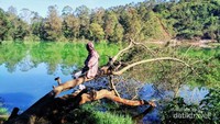 Telaga Warna di Dieng sangat menggumkan.