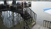 Cafe Resto Pantai Galau di Tanjung Balai
