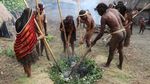Disambut Hangat Penduduk Asli Papua di Desa Suroba