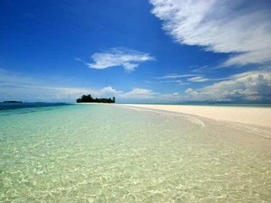 Dodola, Si Cantik dengan Jembatan Pasir di Utara Indonesia