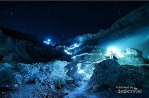 Dua Sisi Kawah Ijen yang Menakjubkan