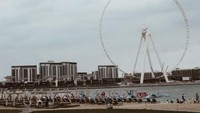 Jumeirah Beach Residence, Salah satu tempat Hangout yang Saya suka. Selain tempatnya yang sangat cantik, di sini juga terdapat banyak sekali cafe yang menyajikan aneka makanan lezat.