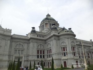 Dusit, Istana Raja Thailand Bergaya Eropa