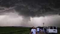 Wisatawan berburu topan (extremeinstability.com)