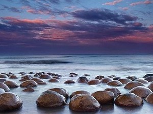 Eh, Ada Pantai Bola Bowling di California