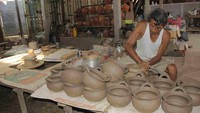 Proses pembuatan kerajinan tangan khas Pulau Koh Kret (dok. Adhie Ichsan/detikHot)