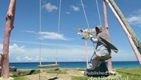 Ayunan di Pantai Sumur Tiga