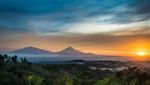 Eksotisme Sunrise di Puncak Punthuk Setumbu