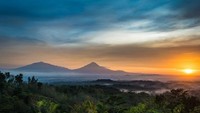 Sekitar jam 5 : 30 pagi, akhirnya sang surya terbit menampakan dirinya untuk menghangatkan jiwa kami dan alam semesta.