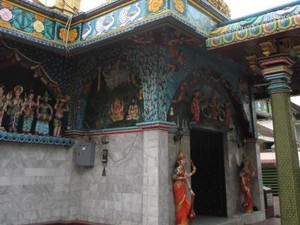 Eksotisnya Kuil Shri Mariamman di Kota Medan