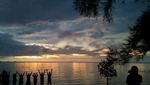 Eksotisnya Sunset di Pantai Tanjung Pendam Belitung