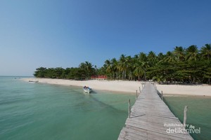 Eloknya Pemandangan di Pulau Ketawai, Bangka
