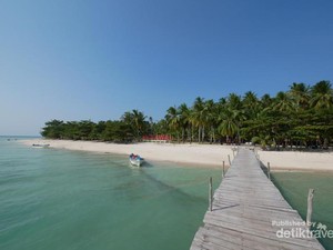 Eloknya Pemandangan di Pulau Ketawai, Bangka