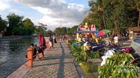 terdapat mainan anak anak