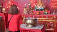 Berdoa kepada sang Budha