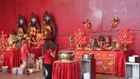 Altar sang Budha dan Dewi Kwan Im