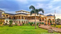 Istana Maimun peninggalan Kesultanan Deli