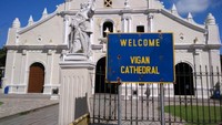 Vigan Cathedral merupakan bagian dari deklarasi situs warisan dunia UNESCO untuk kota sejarah Vigan pada tahun 1999
