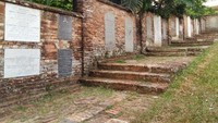 Deretan nisan di Old Chirstian Cemetery
