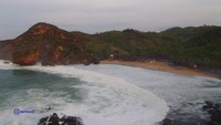 Pantai Siung dari ketinggin tebing