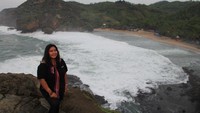 Saya di atas tebing Pantai Siung